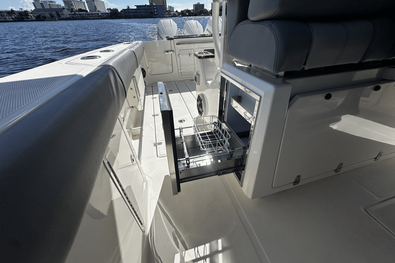 2026 Boston Whaler 360 Outrage 31