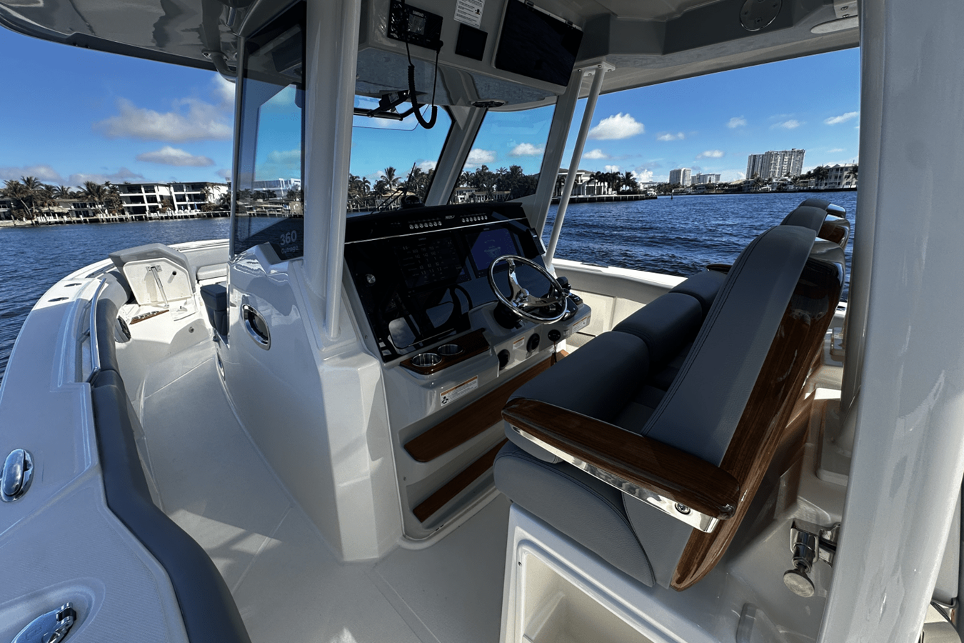 2026 Boston Whaler 360 Outrage 33