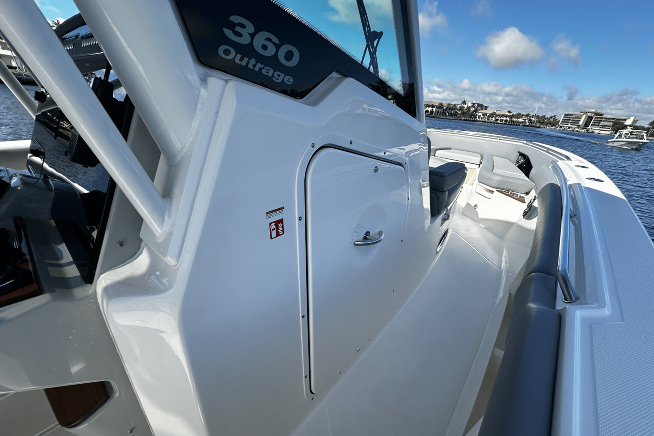 2026 Boston Whaler 360 Outrage 42