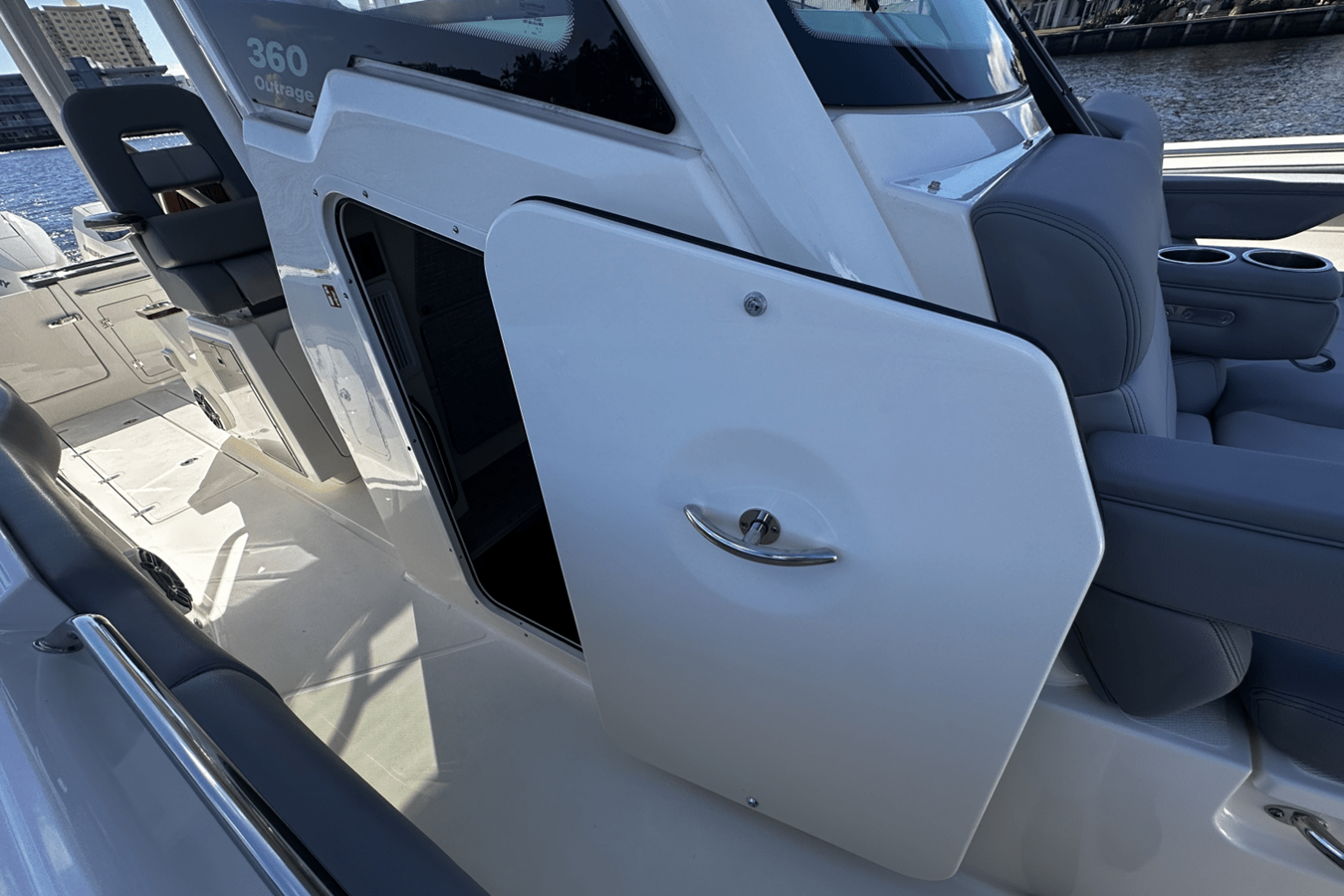 2026 Boston Whaler 360 Outrage 43