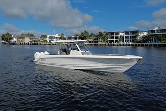 Boston Whaler 360 Outrage 0 2026 Boston Whaler 360 Outrage 1