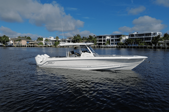 Boston Whaler 360 Outrage 1 2026 Boston Whaler 360 Outrage 2