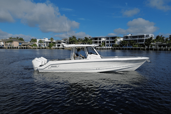 Boston Whaler 360 Outrage 2 2026 Boston Whaler 360 Outrage 3
