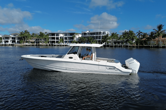 2026 Boston Whaler 360 Outrage 11