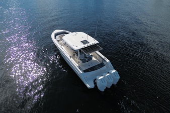 2026 Boston Whaler 360 Outrage 17