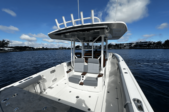 2026 Boston Whaler 360 Outrage 20