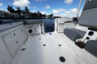 2026 Boston Whaler 360 Outrage 25