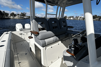 2026 Boston Whaler 360 Outrage 32