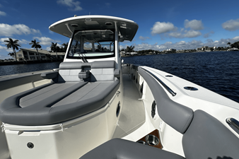 2026 Boston Whaler 360 Outrage 38