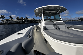 2026 Boston Whaler 360 Outrage 39