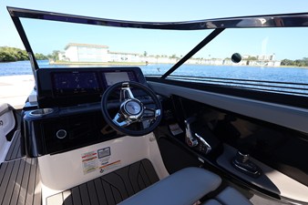 Sea Ray 280 SLX OUTBOARD 43 2024 Sea Ray 280 SLX OUTBOARD 44