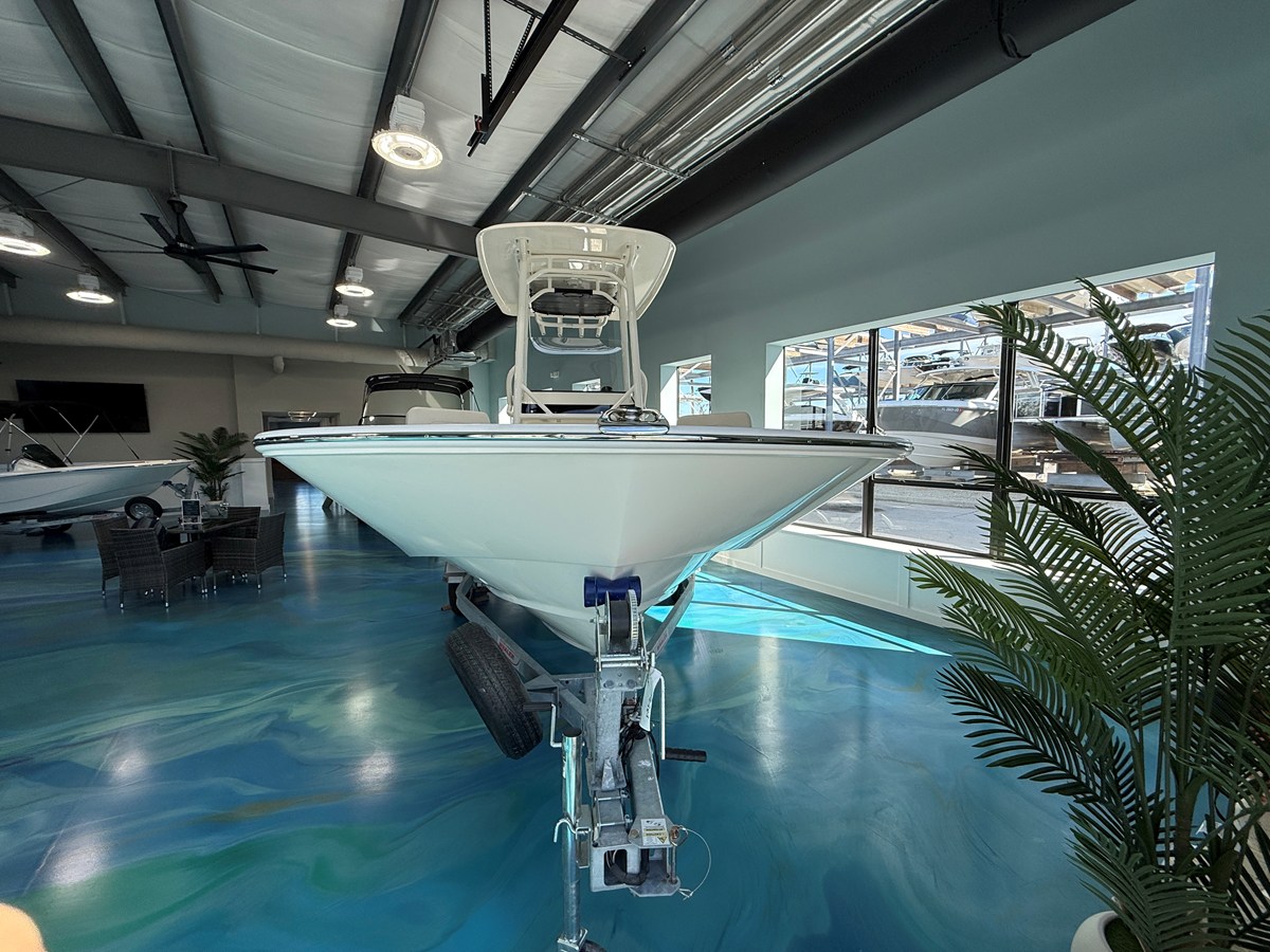 2027 Boston Whaler 210 Montauk 5