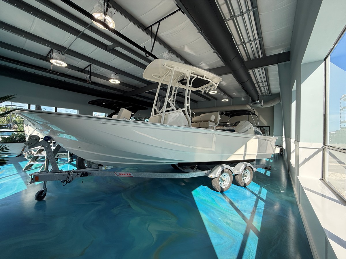 2027 Boston Whaler 210 Montauk 6