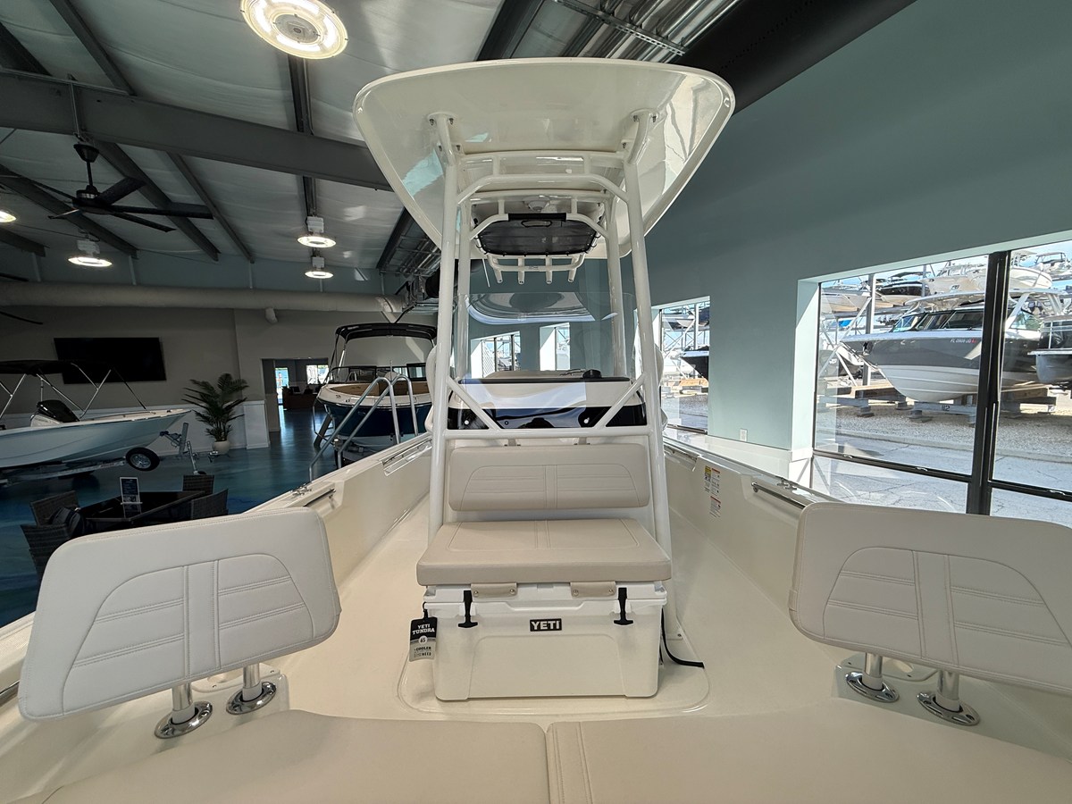 2027 Boston Whaler 210 Montauk 10