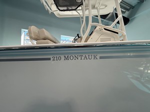 Boston Whaler 210 Montauk 2 2027 Boston Whaler 210 Montauk 3