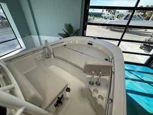 2027 Boston Whaler 210 Montauk 9