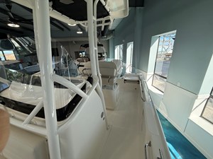2027 Boston Whaler 210 Montauk 12