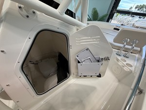 2027 Boston Whaler 210 Montauk 19