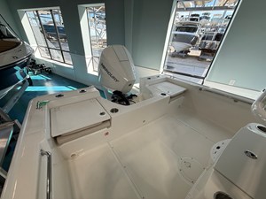 2027 Boston Whaler 210 Montauk 21