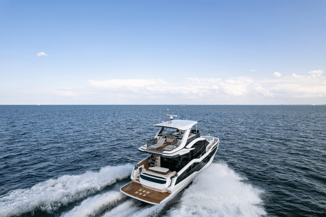 2027 Galeon 560 FLY 12