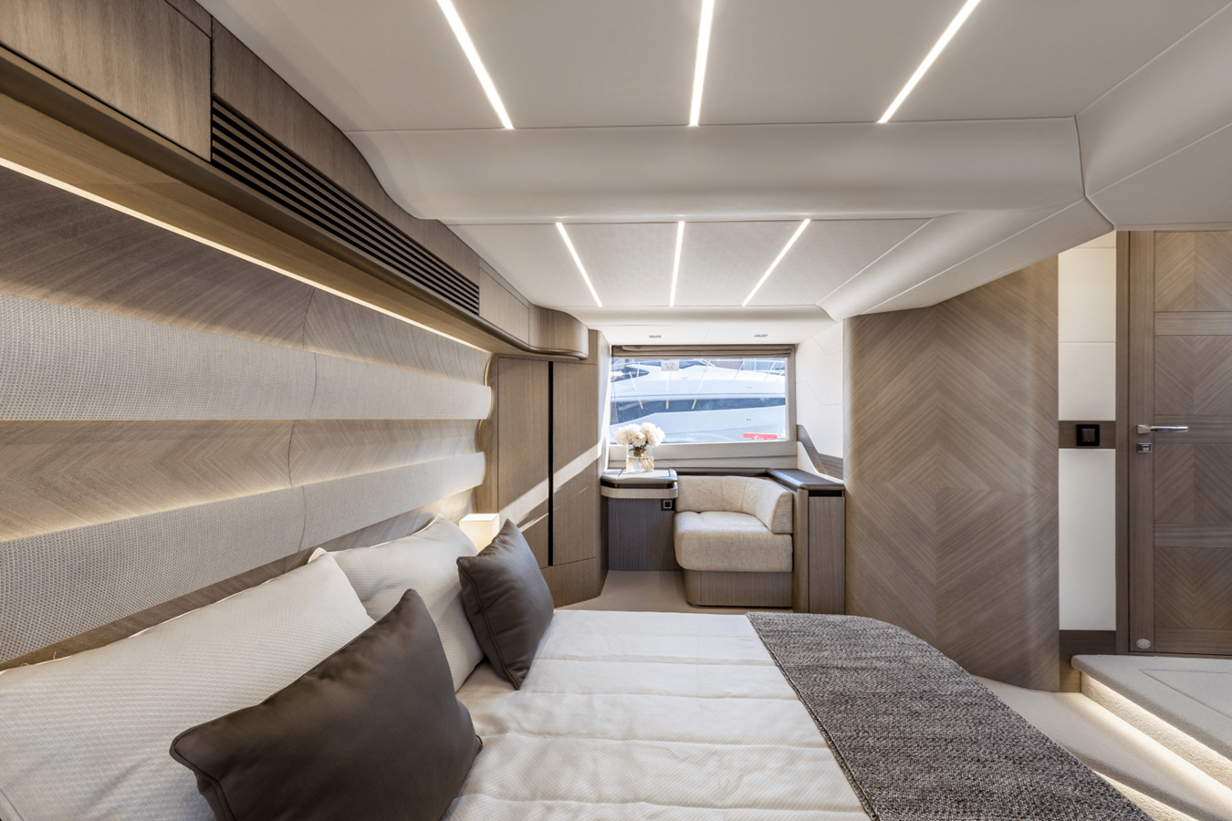 2027 Galeon 560 FLY 33