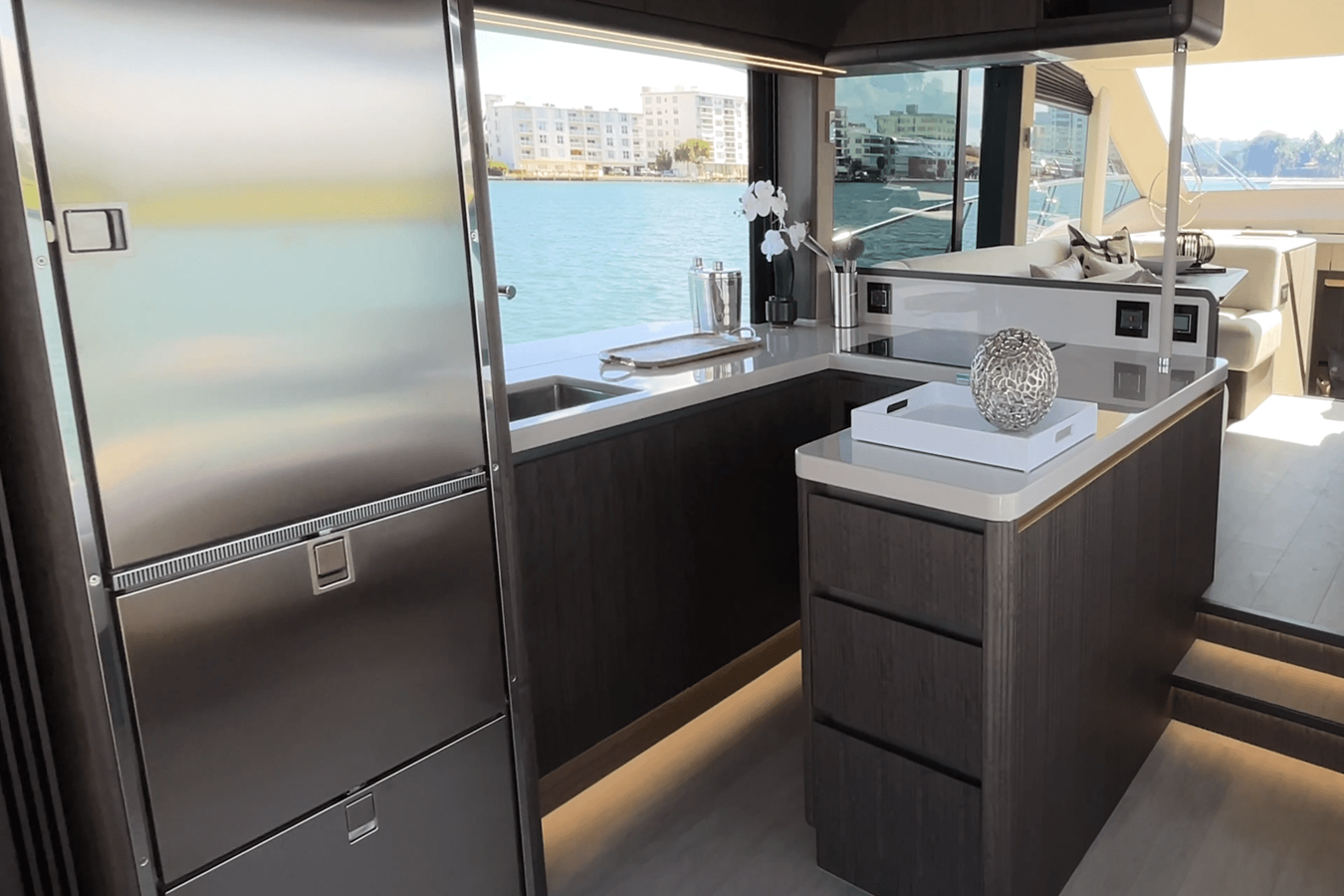 2027 Galeon 560 FLY 38
