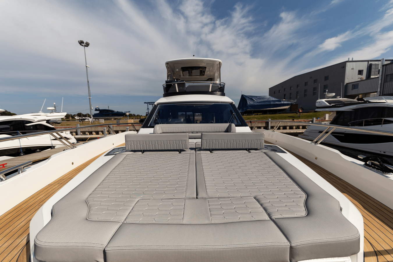 2027 Galeon 560 FLY 74