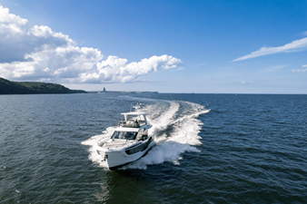 2027 Galeon 560 FLY 16
