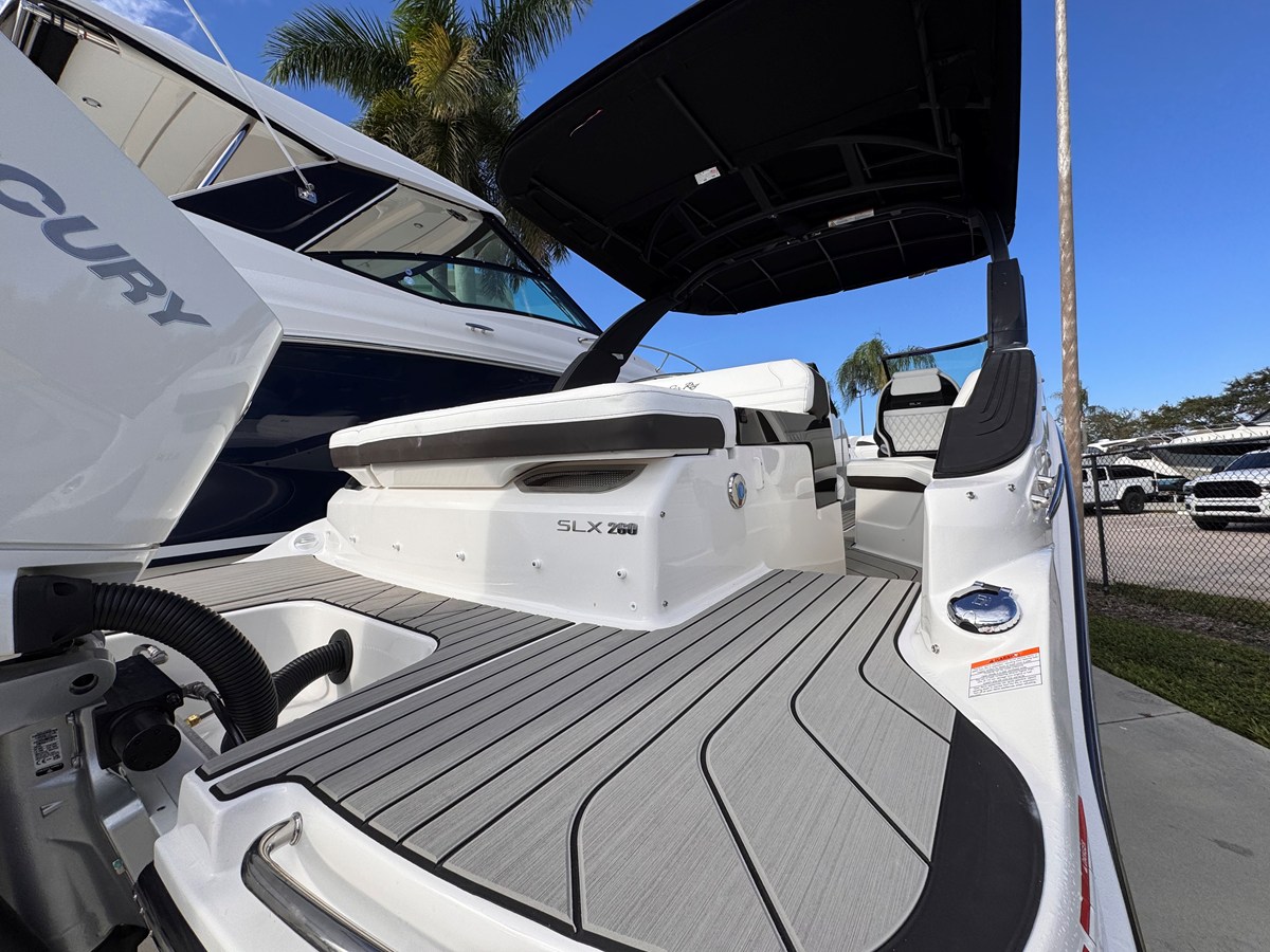 2026 Sea Ray SLX 260 Outboard 7