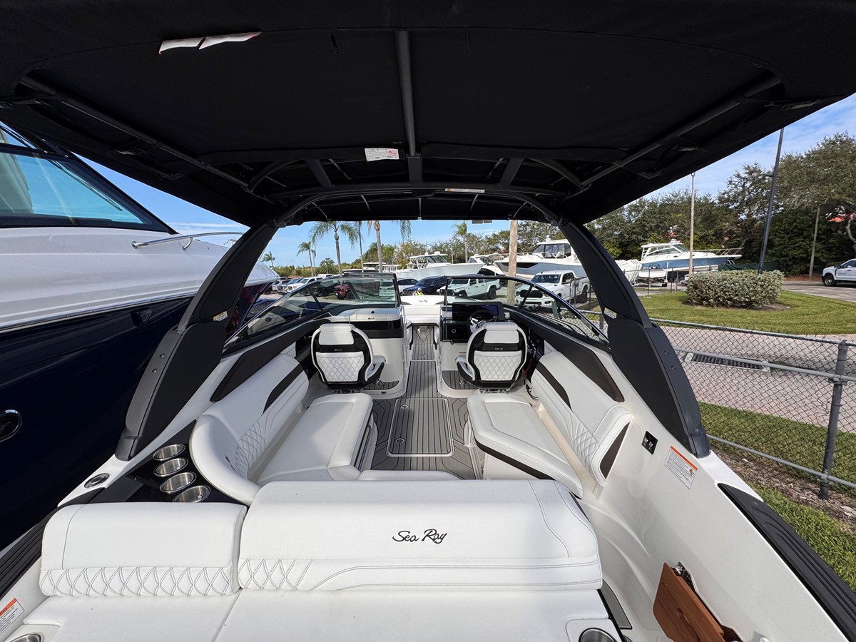2026 Sea Ray SLX 260 Outboard 10