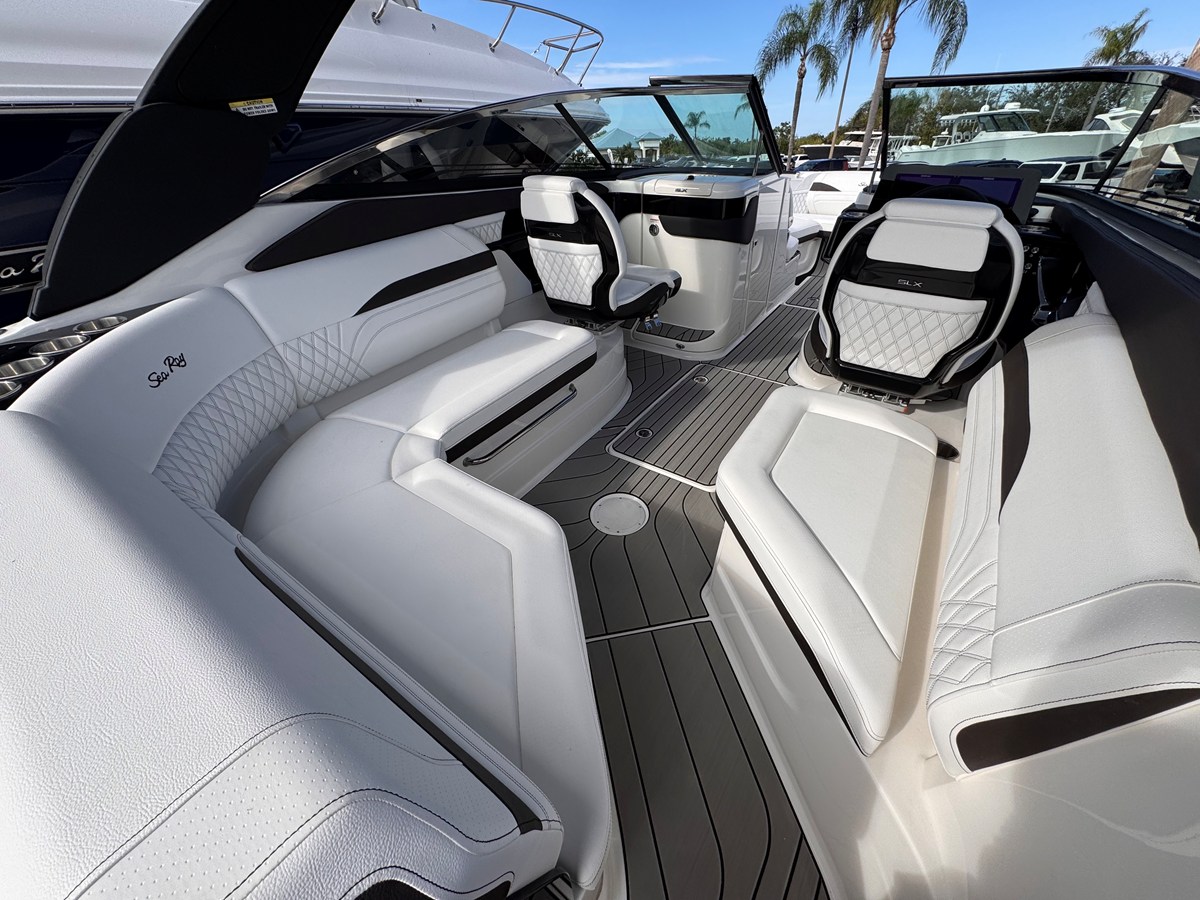 2026 Sea Ray SLX 260 Outboard 15