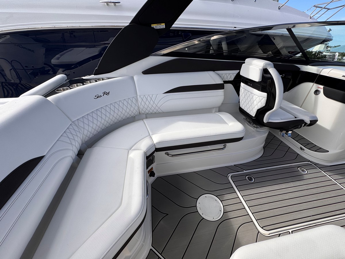 2026 Sea Ray SLX 260 Outboard 16