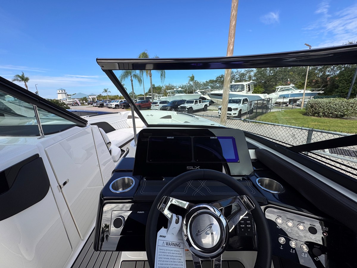 2026 Sea Ray SLX 260 Outboard 23