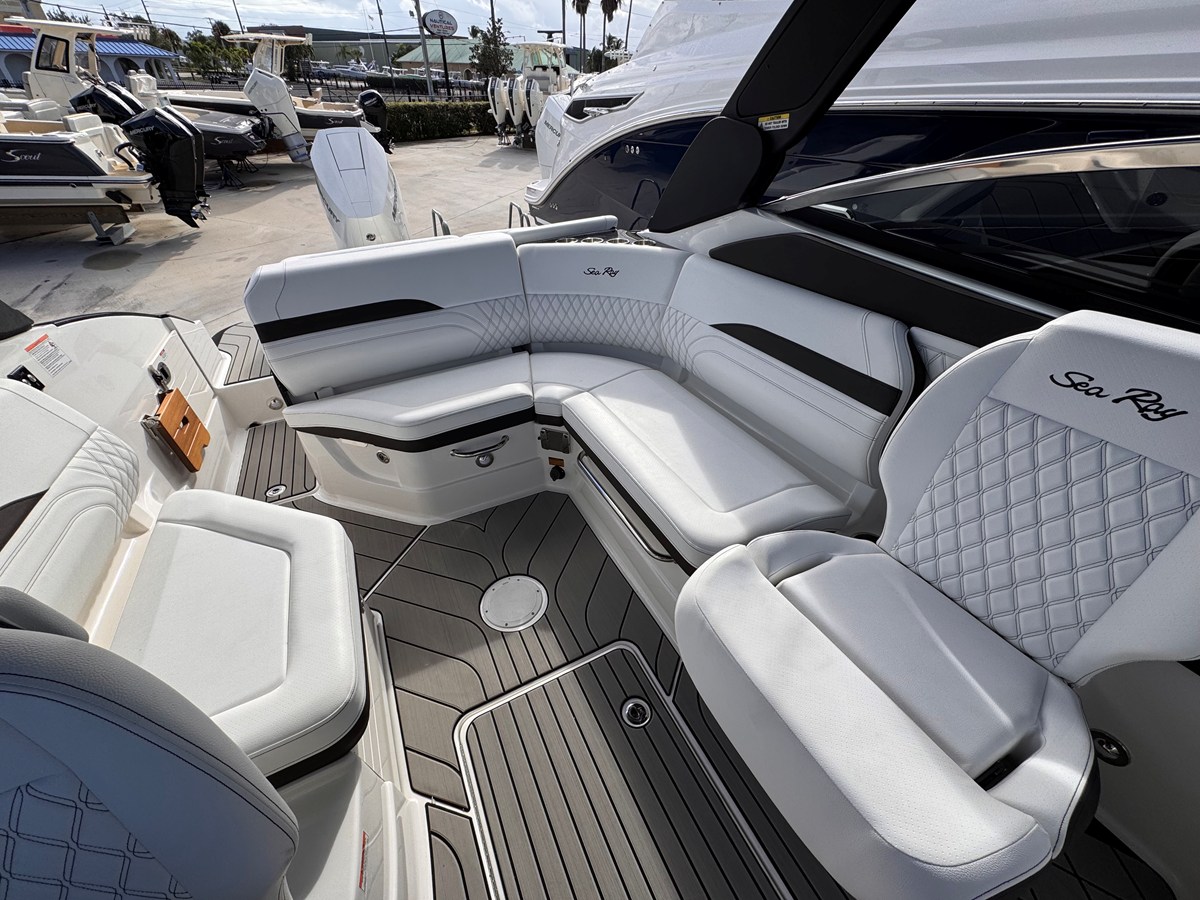 2026 Sea Ray SLX 260 Outboard 28