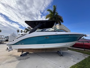 Sea Ray SLX 260 Outboard 4 2026 Sea Ray SLX 260 Outboard 5