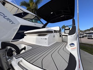 2026 Sea Ray SLX 260 Outboard 7