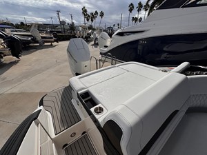 2026 Sea Ray SLX 260 Outboard 11