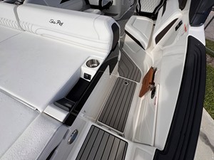 2026 Sea Ray SLX 260 Outboard 12