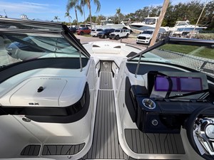 2026 Sea Ray SLX 260 Outboard 24