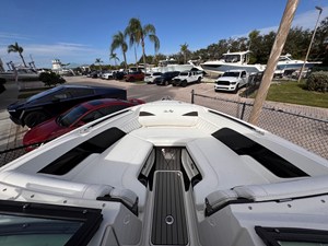 2026 Sea Ray SLX 260 Outboard 32