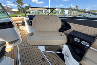 Sea Ray 280 SLX OUTBOARD 43 2024 Sea Ray 280 SLX OUTBOARD 44