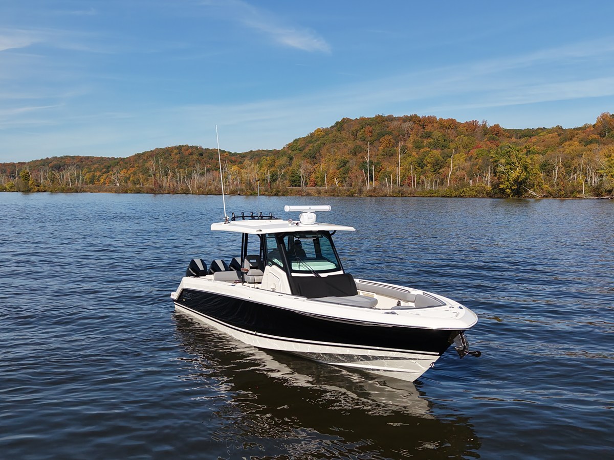 2026 Boston Whaler 360 Outrage 4