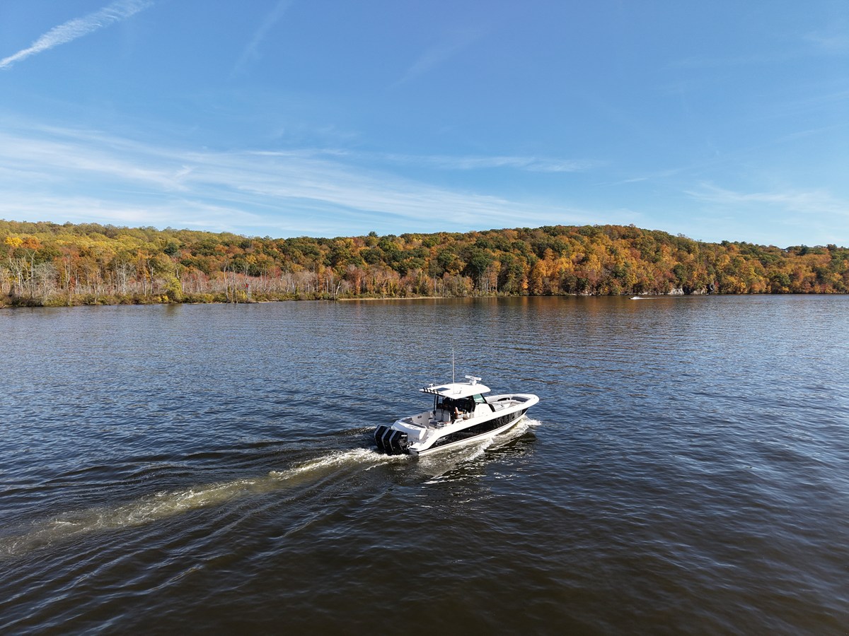 2026 Boston Whaler 360 Outrage 6