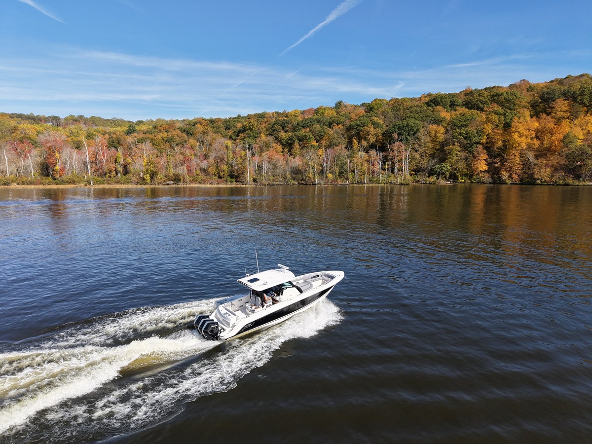 2026 Boston Whaler 360 Outrage 7