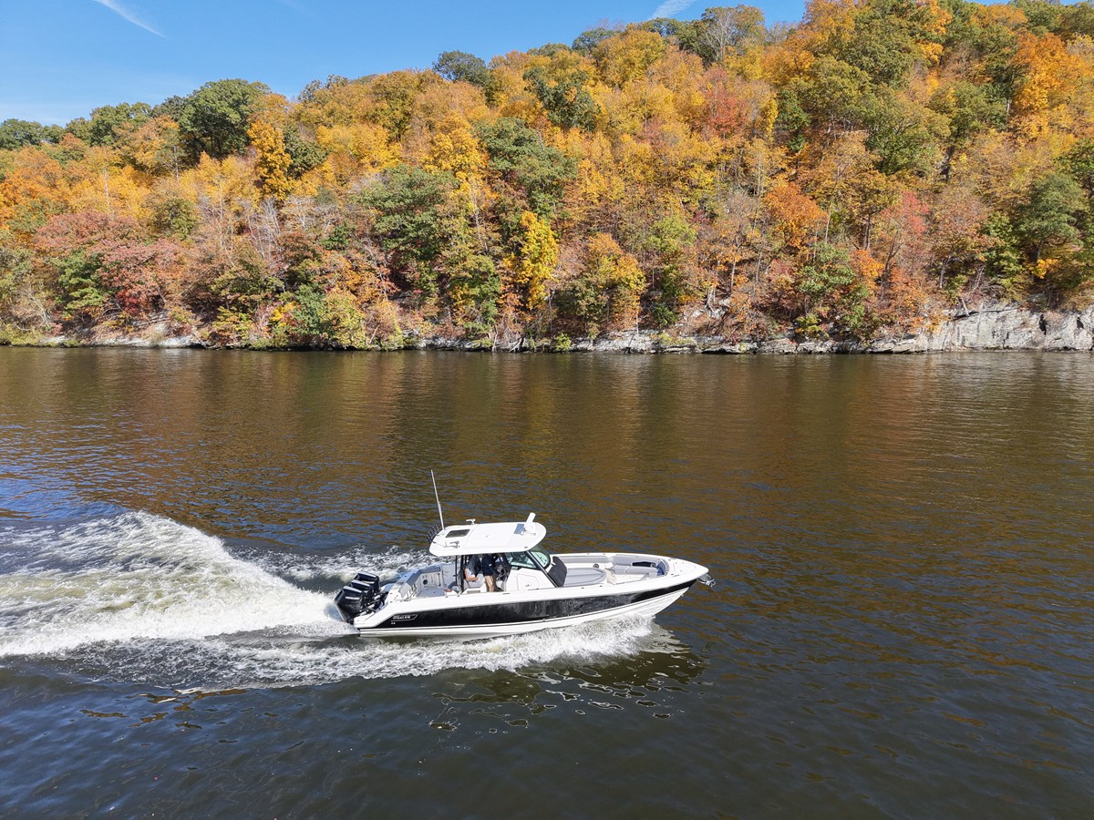 2026 Boston Whaler 360 Outrage 11