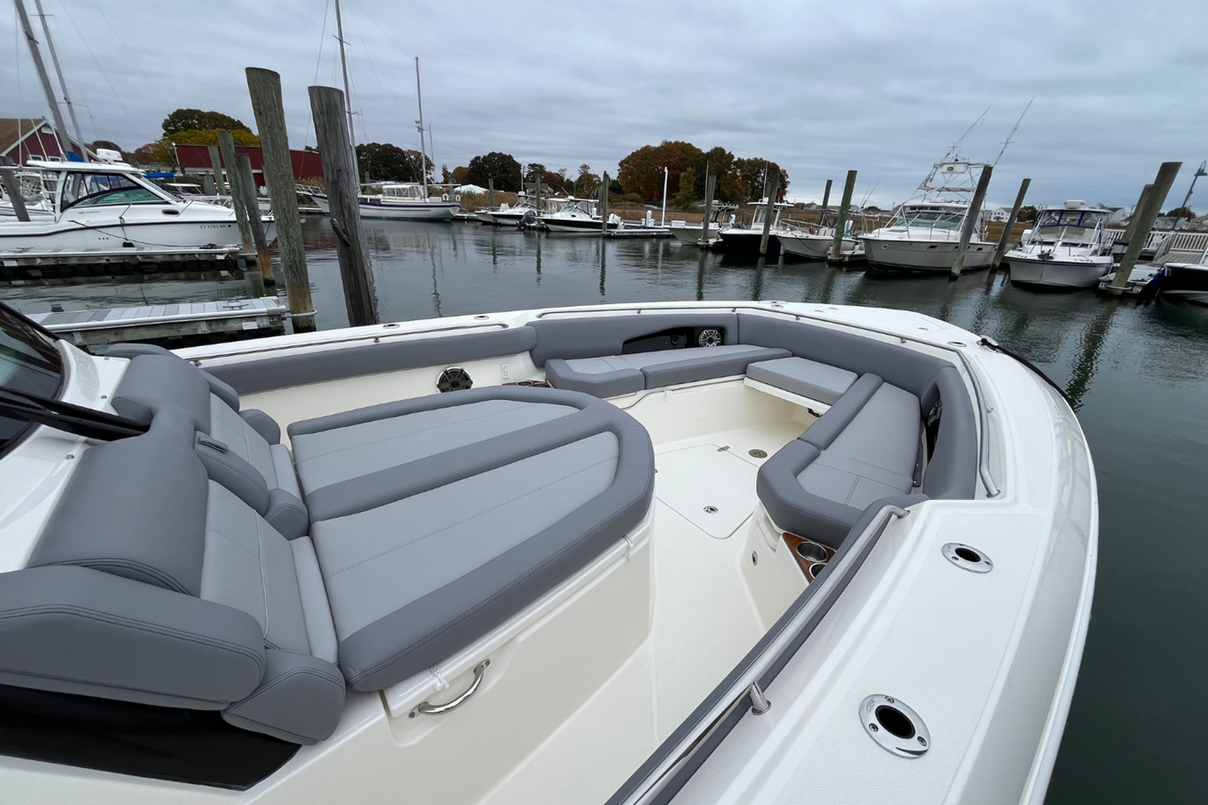 2026 Boston Whaler 360 Outrage 26