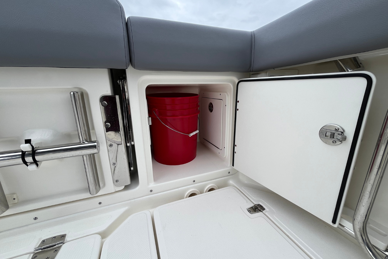 2026 Boston Whaler 360 Outrage 35