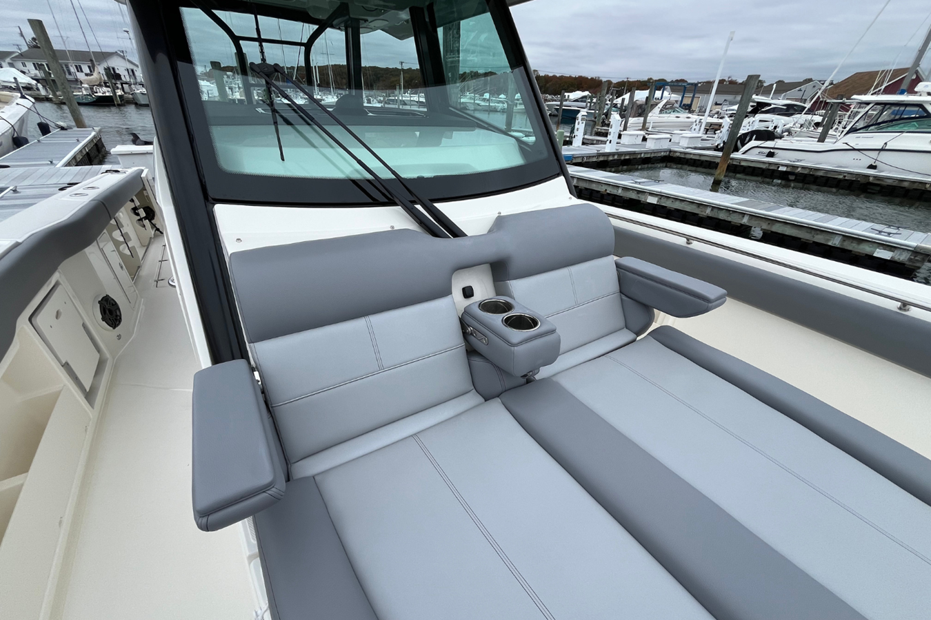 2026 Boston Whaler 360 Outrage 42