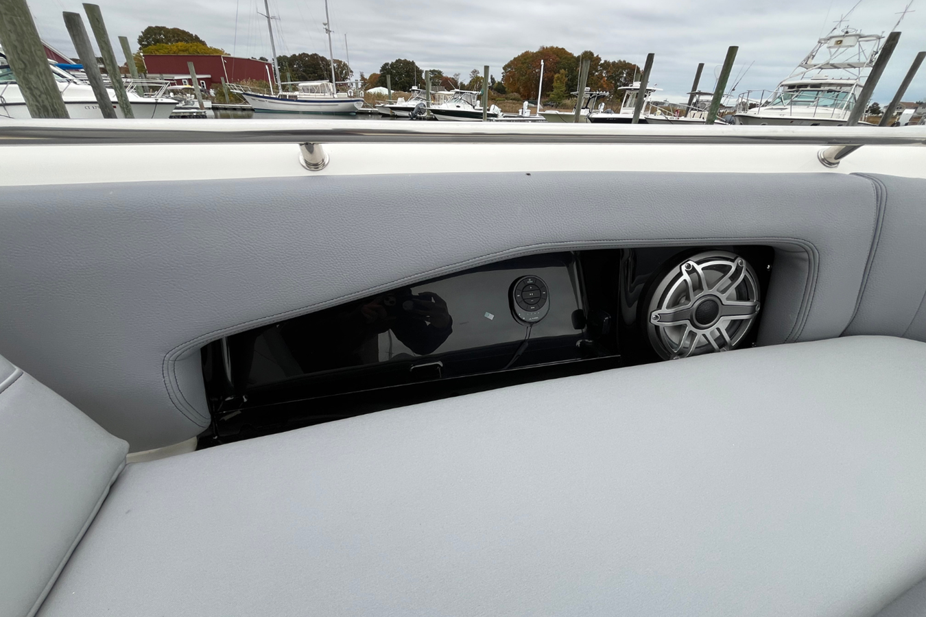 2026 Boston Whaler 360 Outrage 44