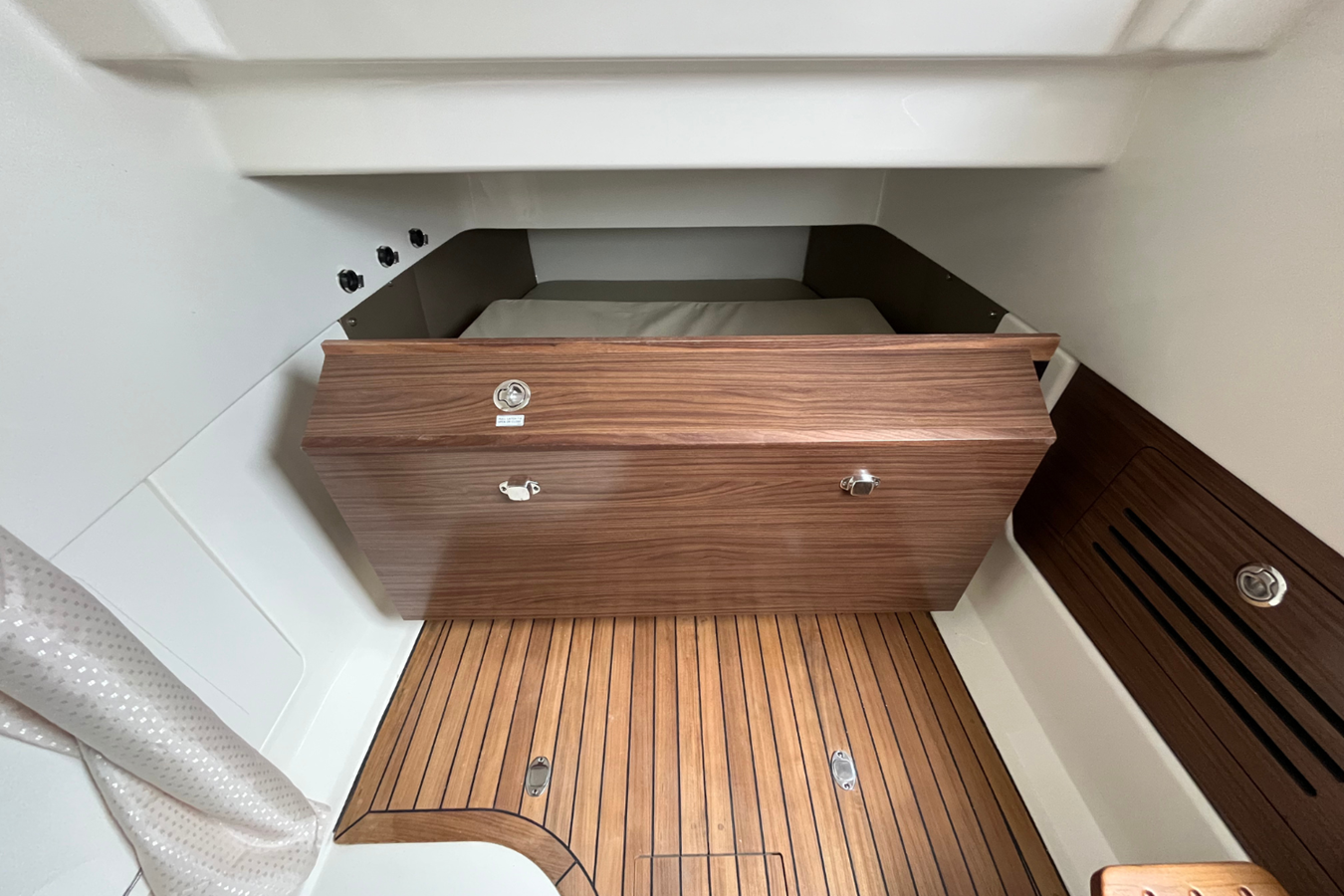 2026 Boston Whaler 360 Outrage 53